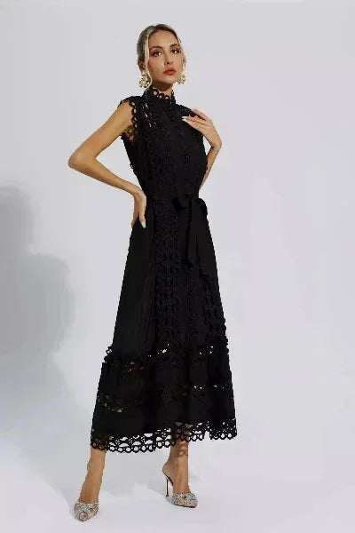 Robe midi noire sans manches avec dentelle et ceinture | ROBEMODE