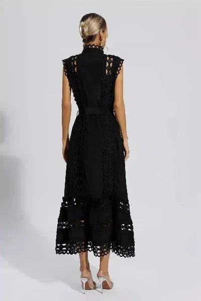 Robe midi noire sans manches avec dentelle et ceinture | ROBEMODE
