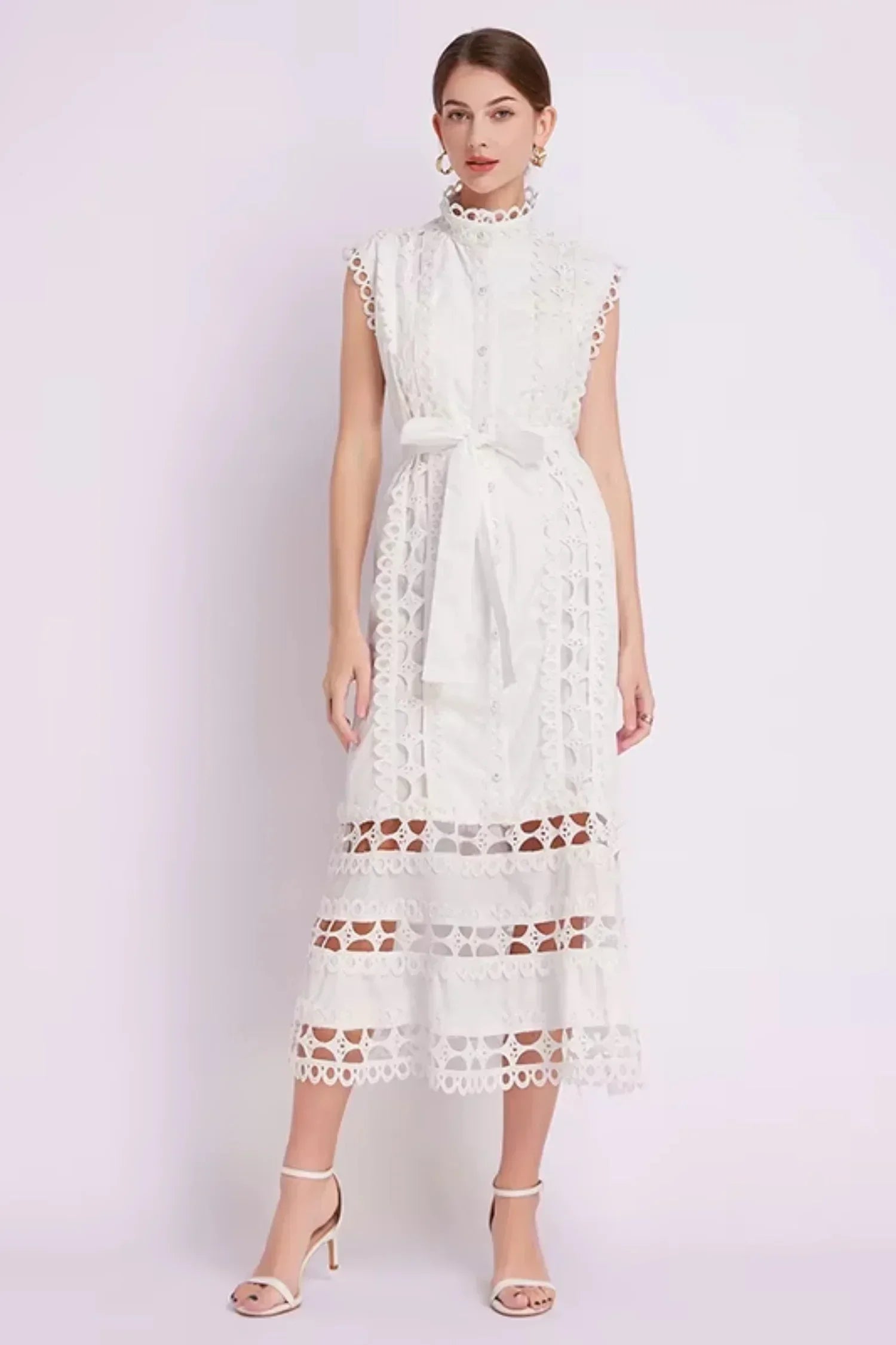 Robe midi noire sans manches avec dentelle et ceinture | ROBEMODE