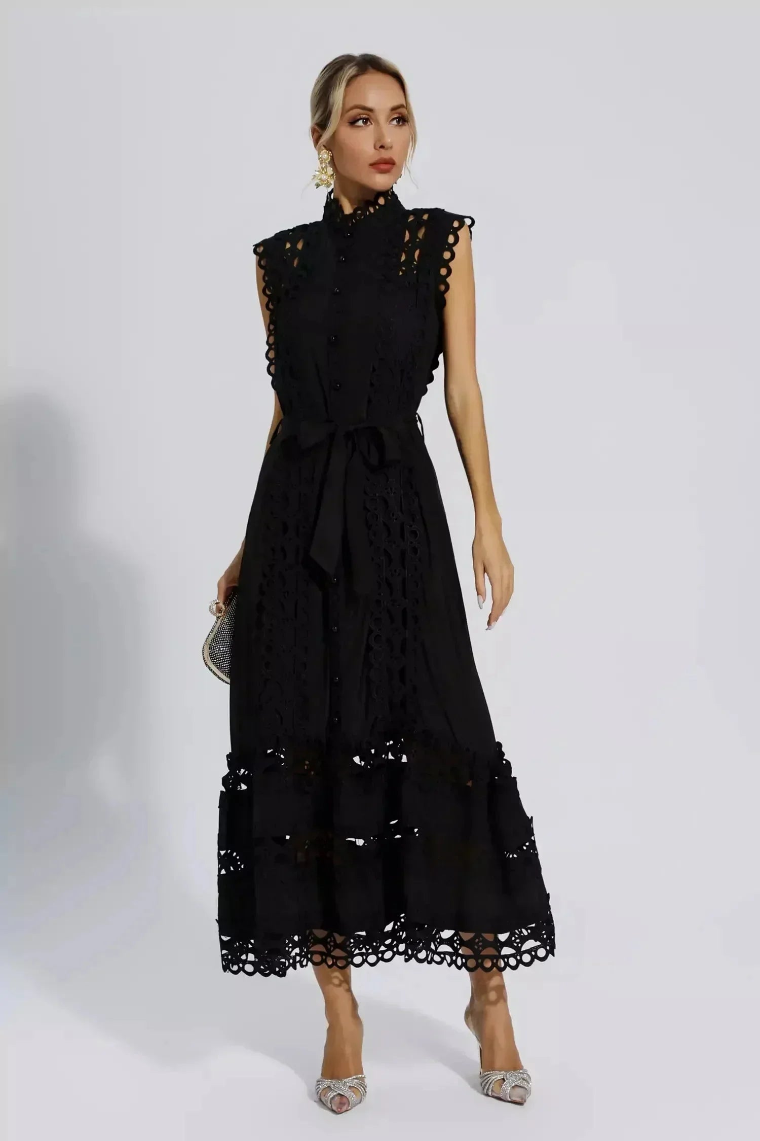 Robe midi noire sans manches avec dentelle et ceinture | ROBEMODE
