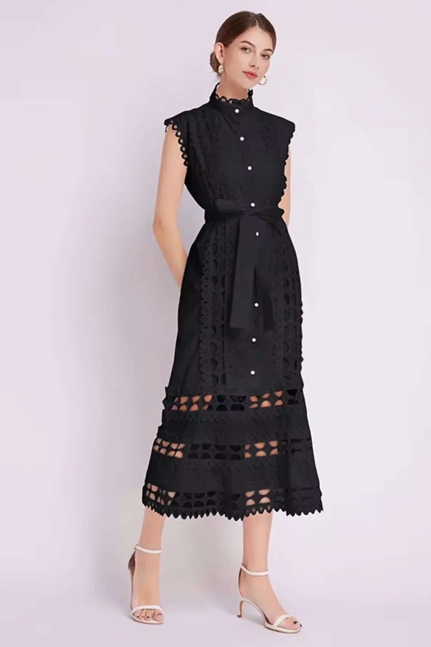 Robe midi noire sans manches avec dentelle et ceinture | ROBEMODE