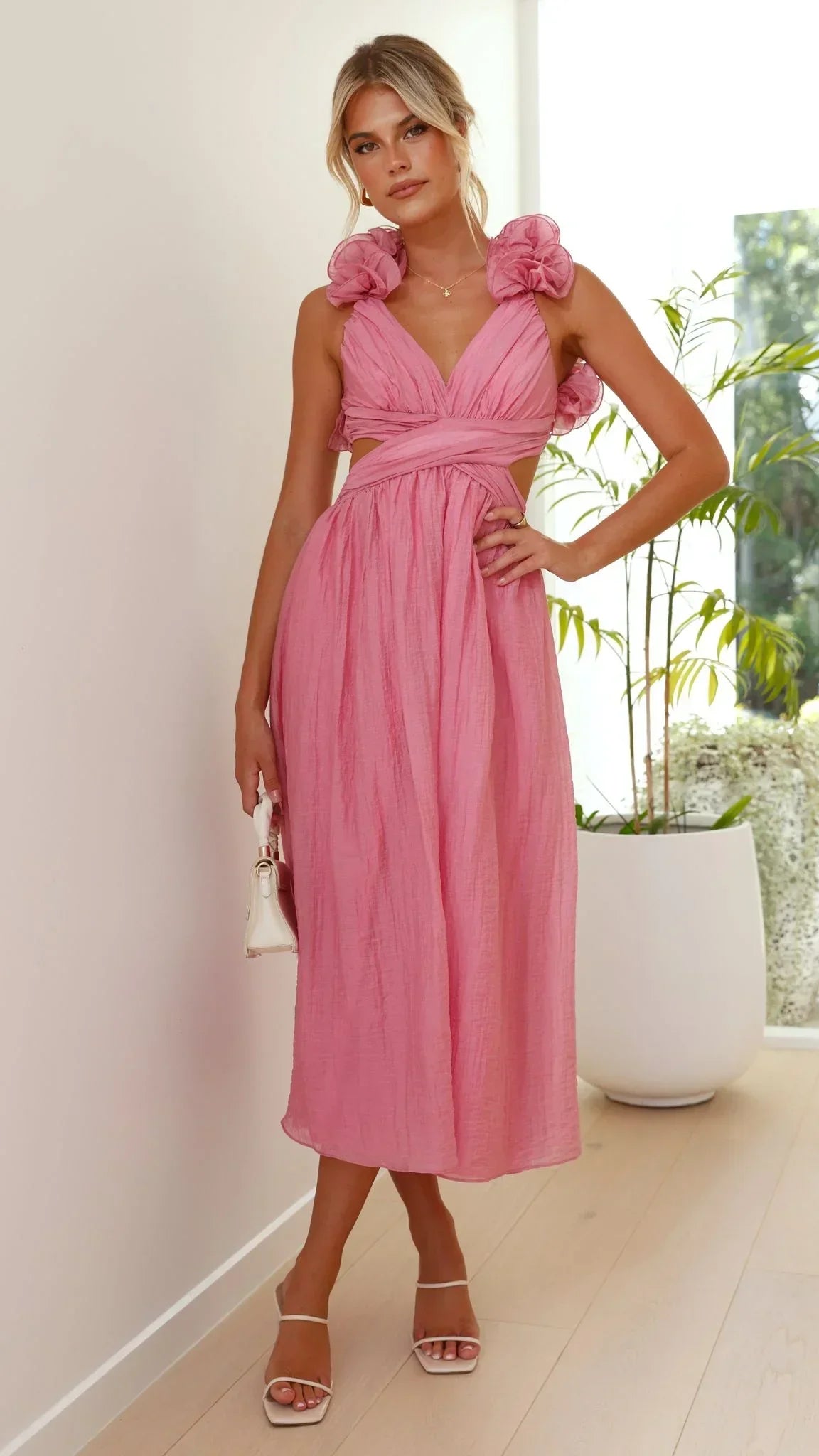 Robe midi femme rose avec volants sur les épaules | Coupe féminine + Style élégant + Facile à accessoiriser – ROBEMODE