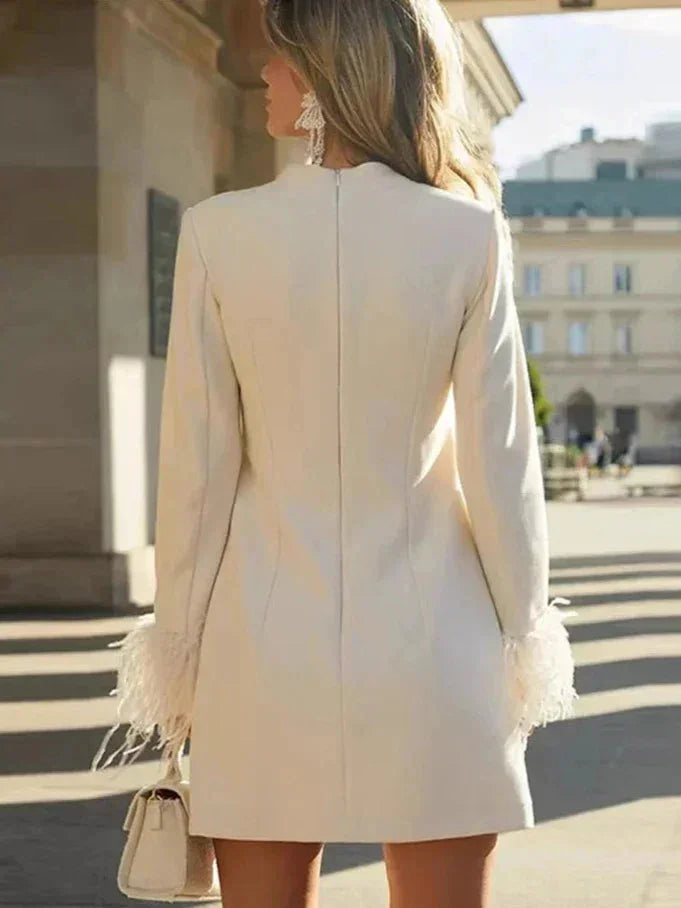 Robe Courte Blanche Plumes Manches Longues Soirée | ROBEMODE