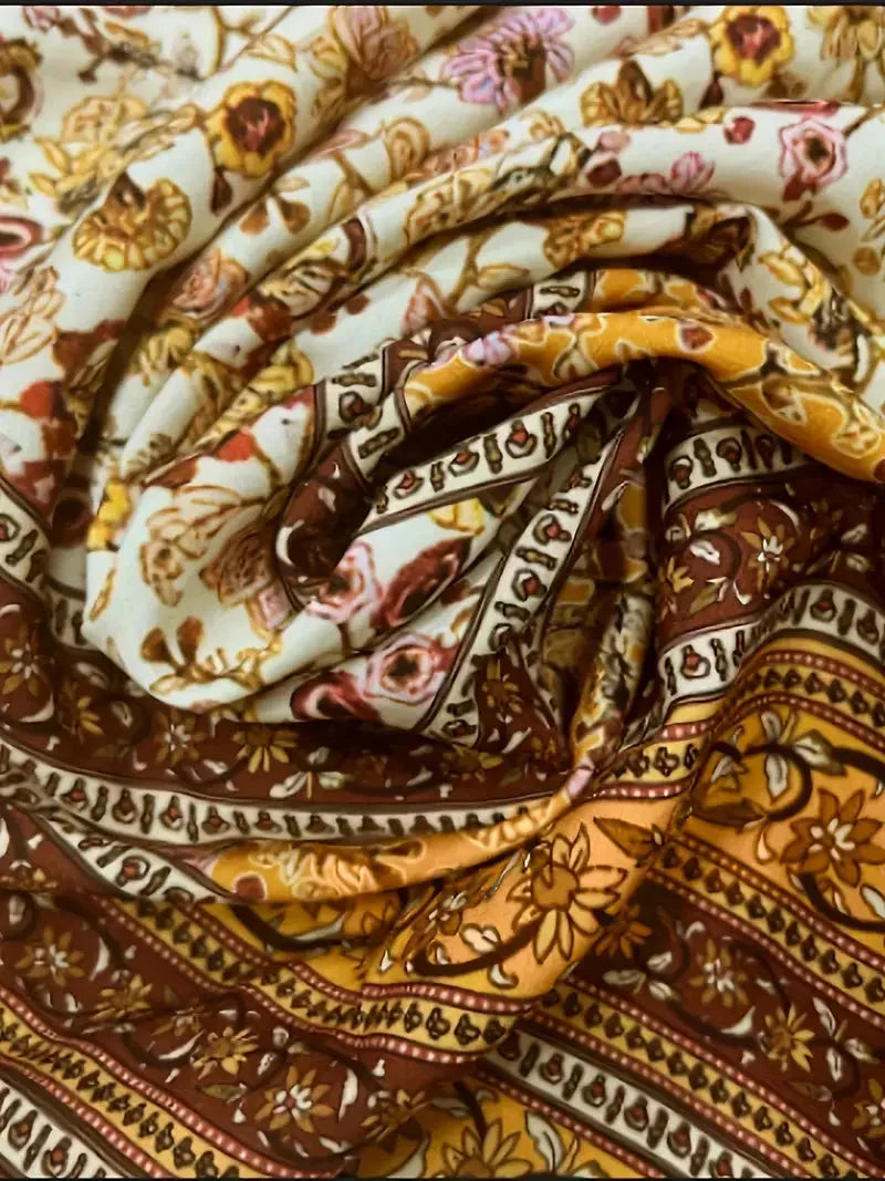 Robe courte boho imprimée dorée manches cloche décolleté | ROBEMODE