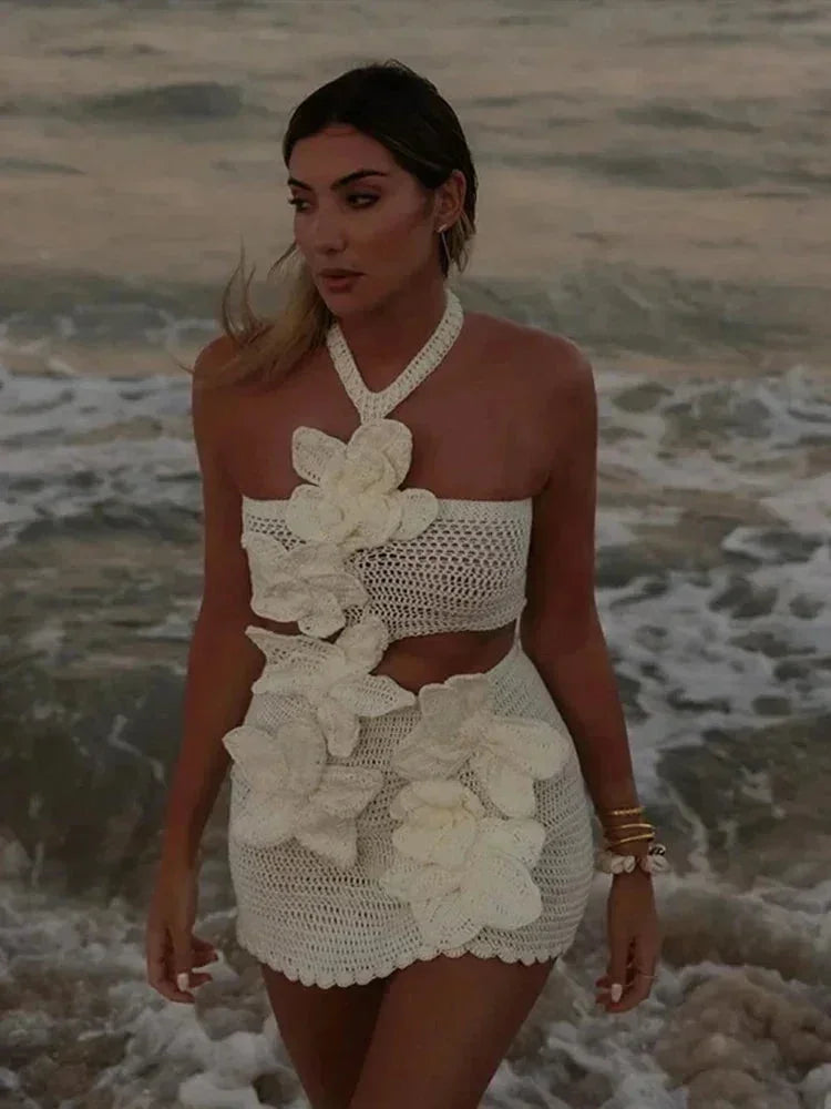 Robe courte femme crochet beige avec fleurs découpées | ROBEMODE