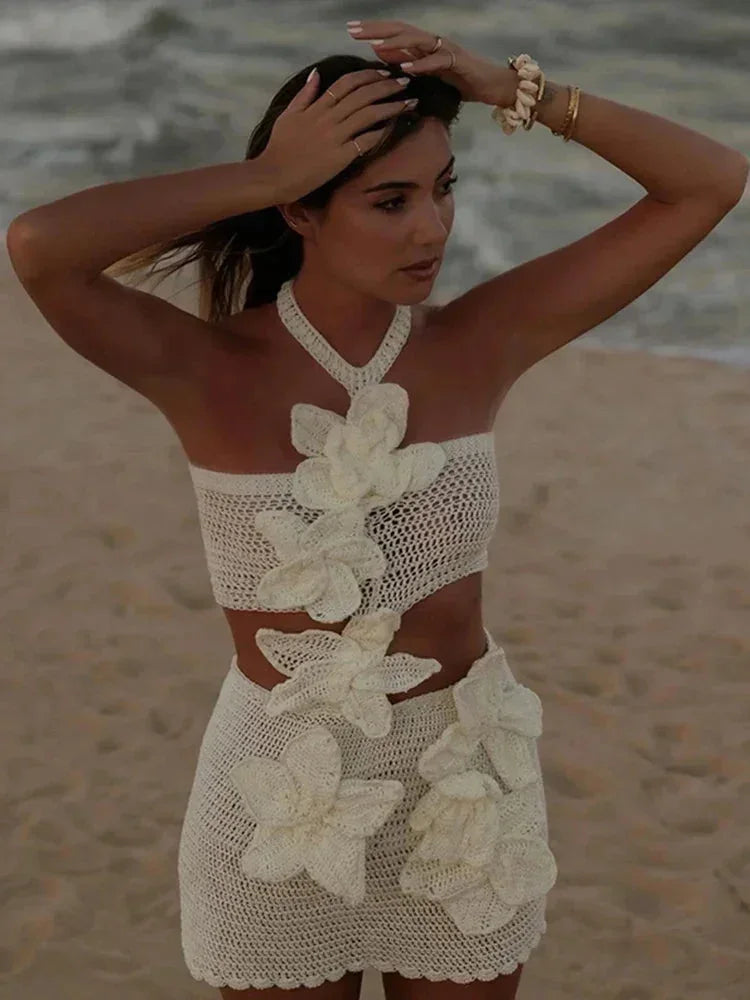 Robe courte femme crochet beige avec fleurs découpées | ROBEMODE