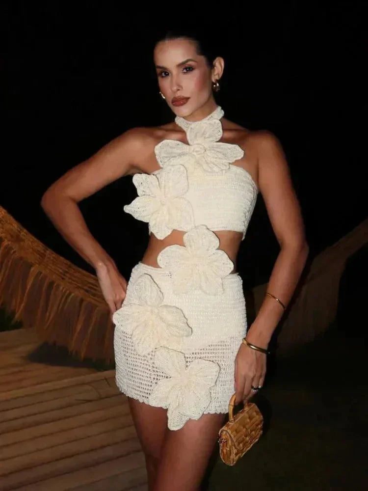Robe courte femme crochet beige avec fleurs découpées | ROBEMODE