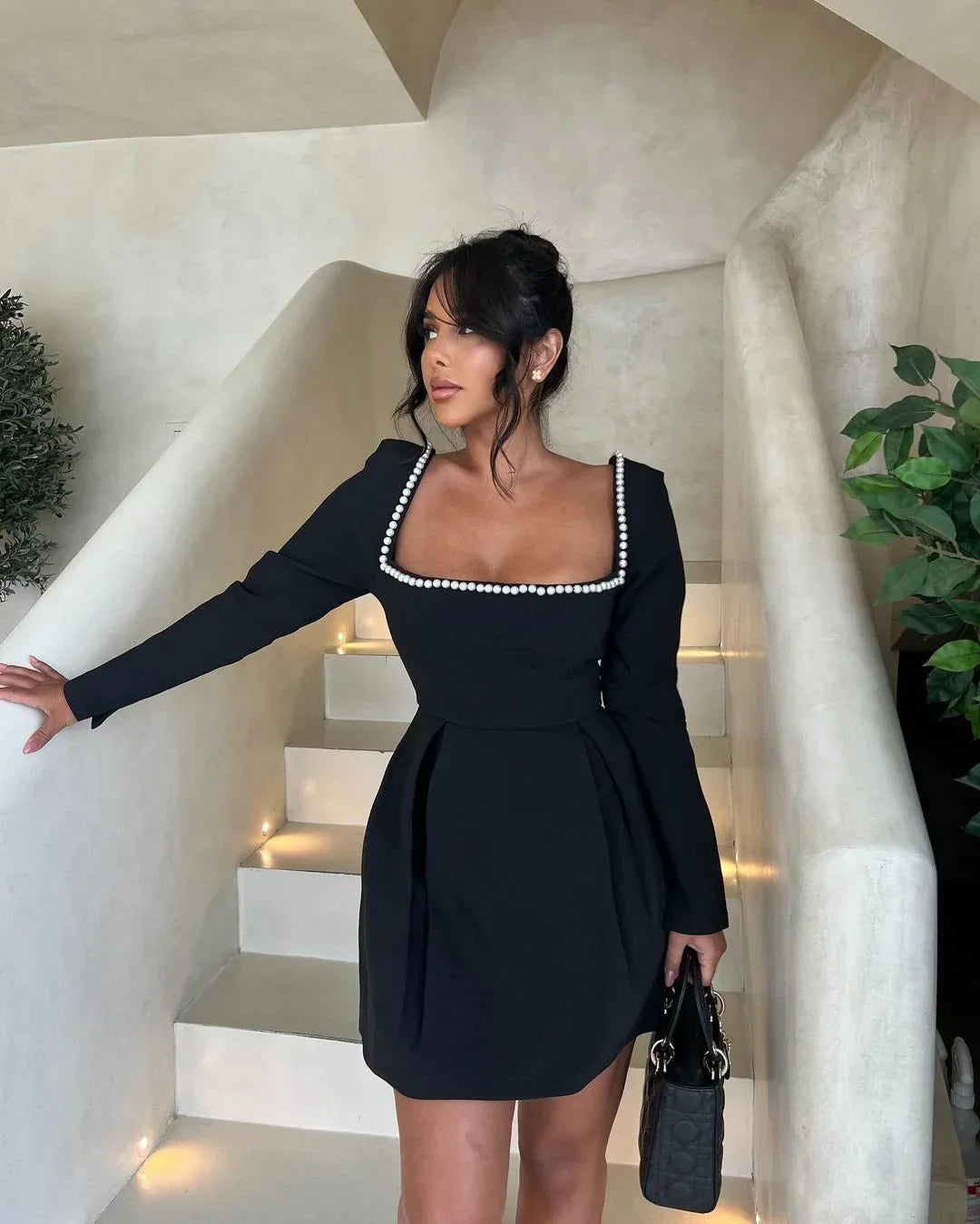 Robe Courte Femme Noire Détails Perles 1 Coloris | ROBEMODE