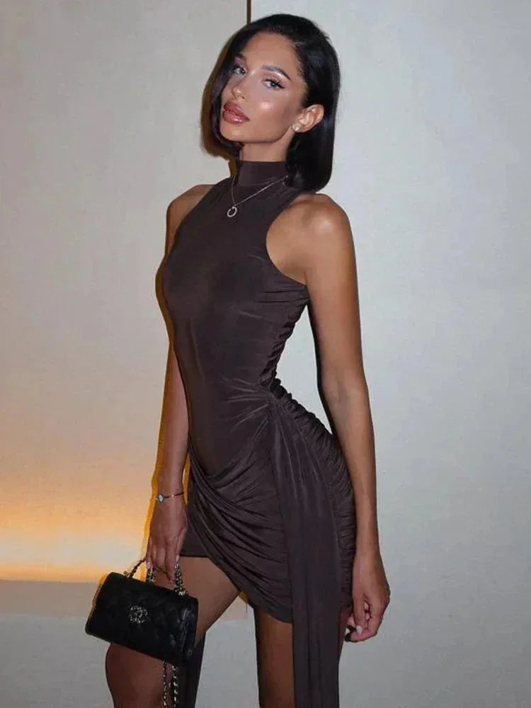 Robe Courte Noire Sans Manches Col Montant Soirée | ROBEMODE