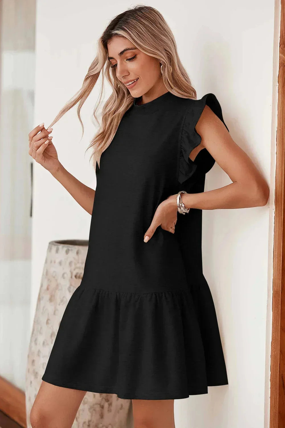 Robe courte noire à volants manches courtes femme | ROBEMODE