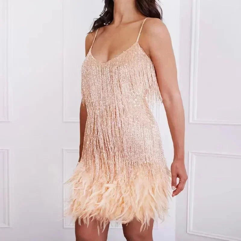 Robe courte soirée avec sequins et plumes bretelles fines