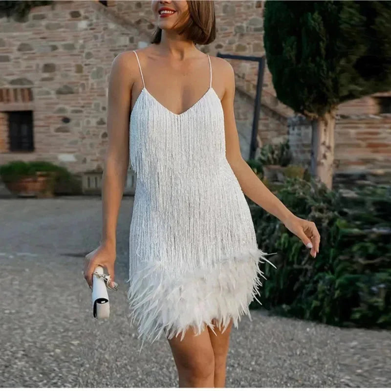 Robe courte soirée avec sequins et plumes bretelles fines
