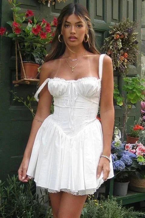 Robe courte évasée avec bretelles et décolleté froncé | ROBEMODE