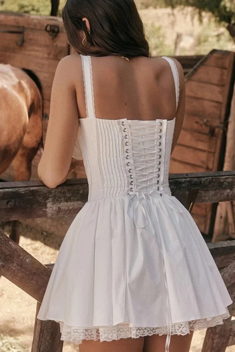 Robe courte évasée avec bretelles et décolleté froncé | ROBEMODE