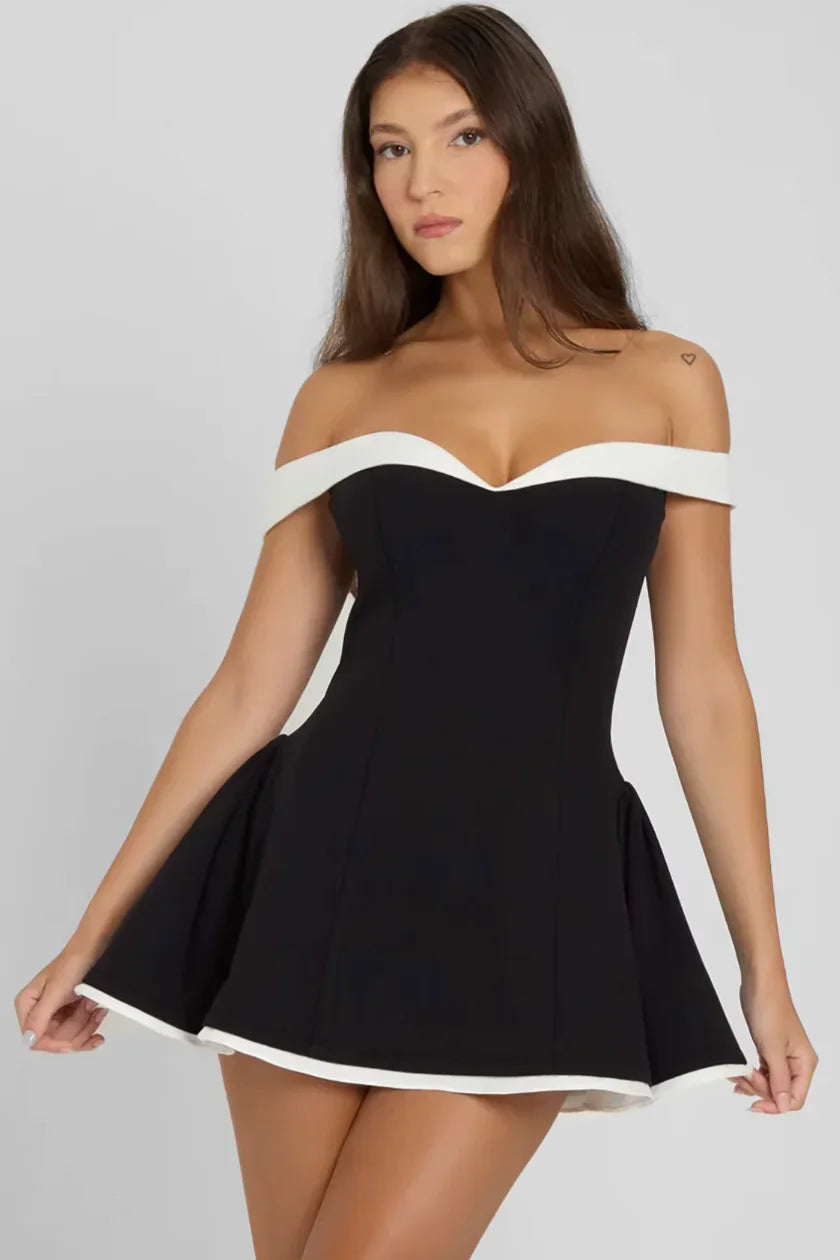 Robe courte noire épaules dénudées avec bordure blanche