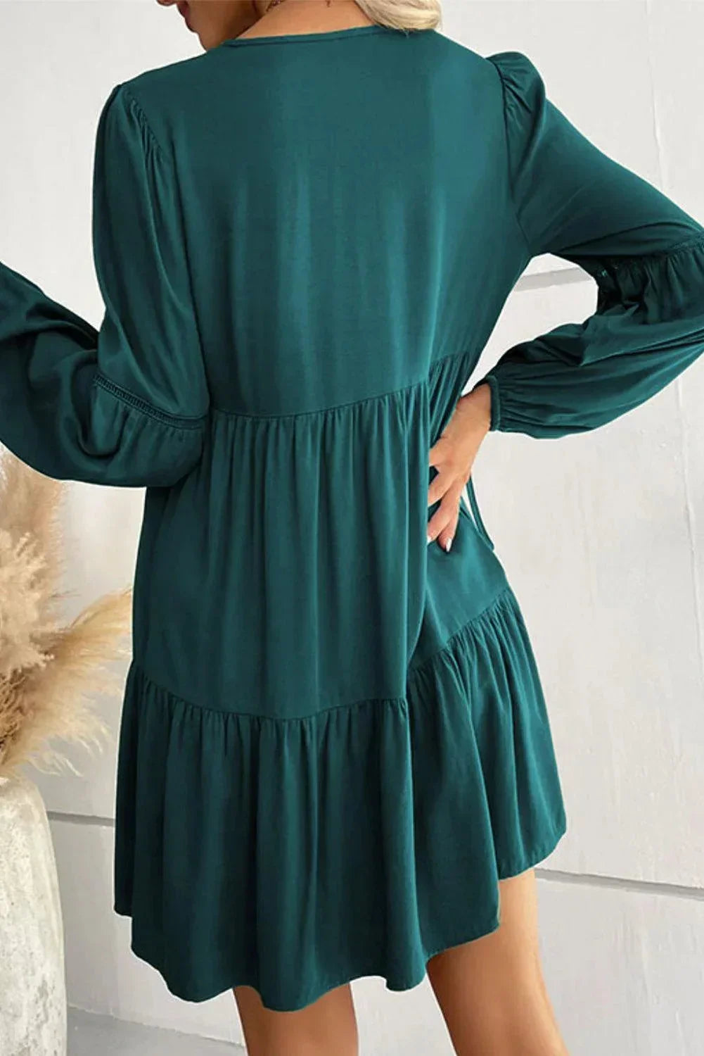 Robe Courte Volantée Boutons Manches Longues 3 Coloris | ROBEMODE