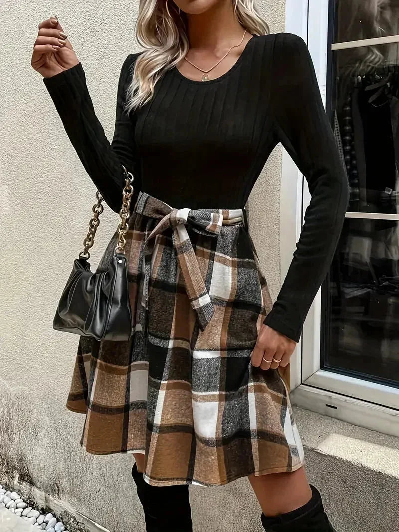 Robe noire femme manches longues avec jupe carreaux | ROBEMODE