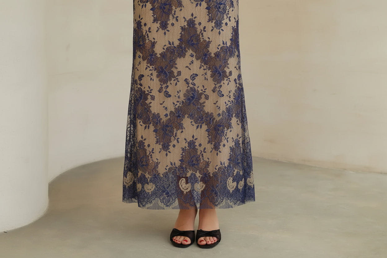 Maxi robe dos nu dentelle bleue avec bretelles fines soirée | Coupe féminine + Style élégant + Facile à accessoiriser – ROBEMODE