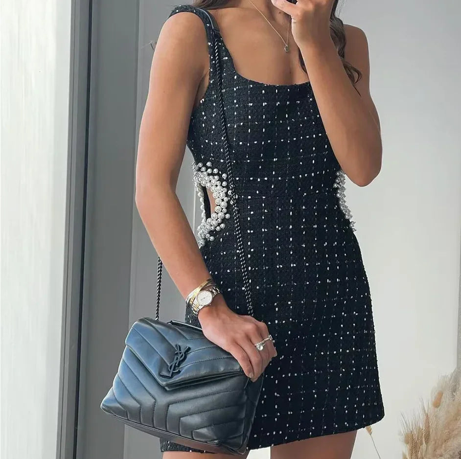 Mini Robe Noire Femme Perlée Découpes Soirée Élégante