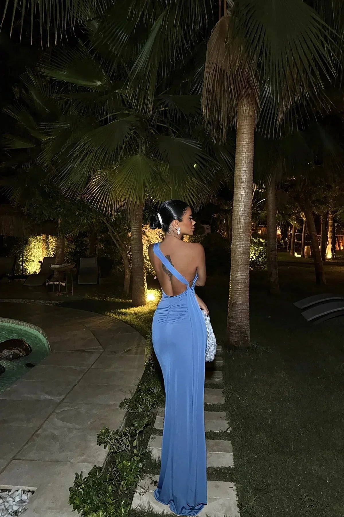 Robe asymétrique bleue fendue soirée sans manches