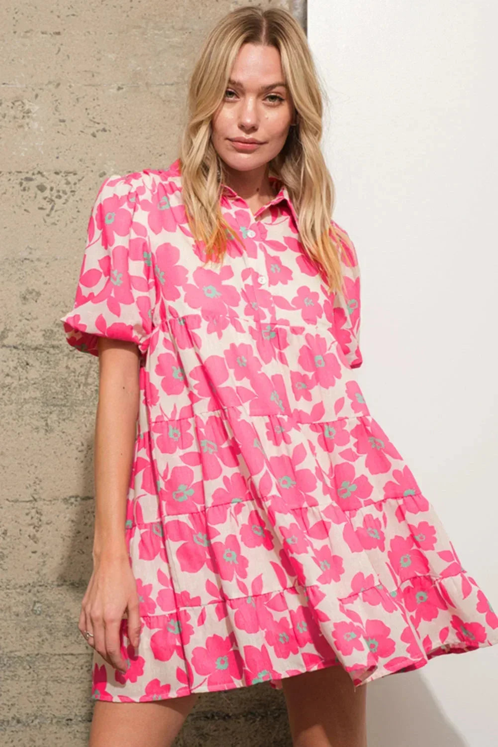 Robe courte rose florale à manches bouffantes été | Coupe féminine + Style élégant + Facile à accessoiriser – ROBEMODE