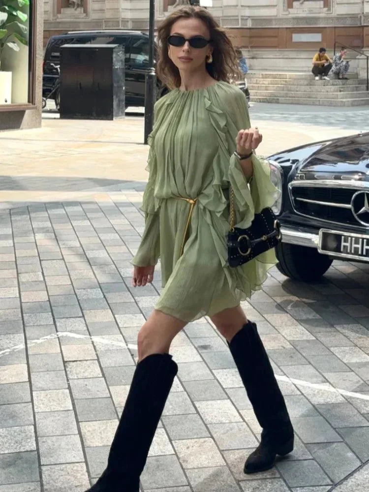 Robe courte femme vert clair volantée manches longues soirée