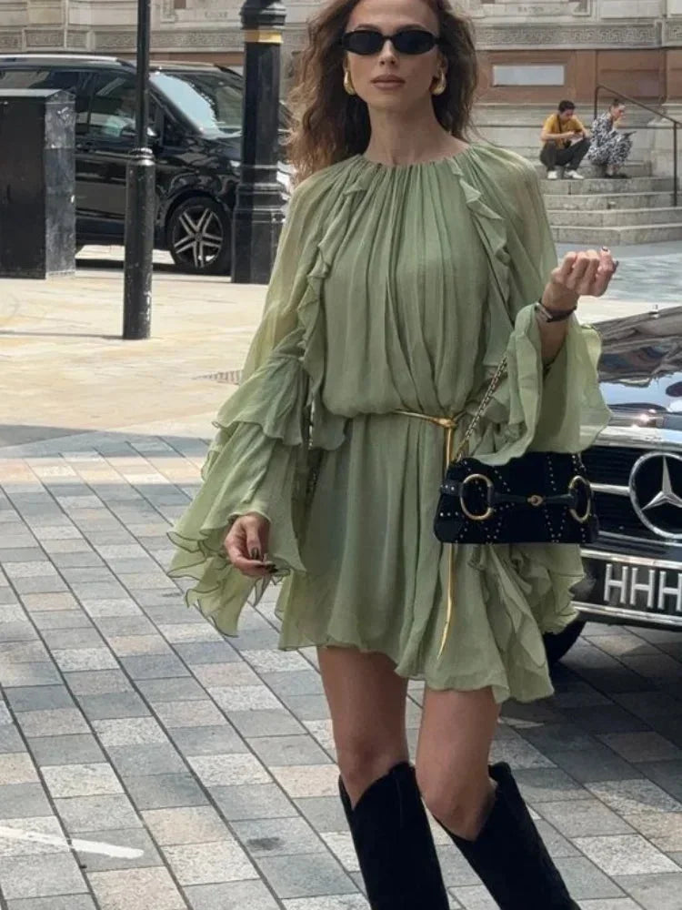 Robe courte femme vert clair volantée manches longues soirée
