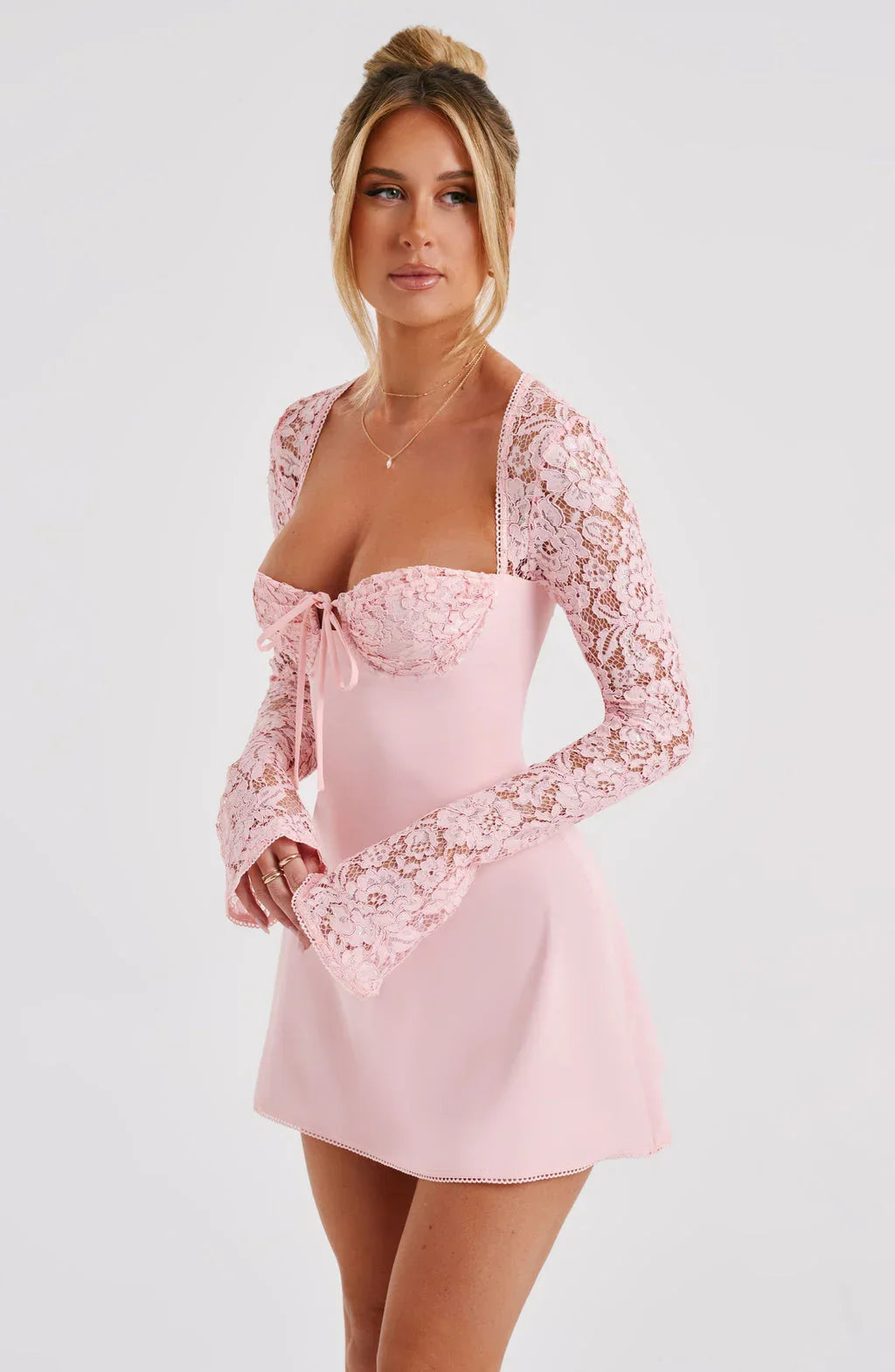 Robe Courte Été Rose Manches en Dentelle 1 Coloris | ROBEMODE