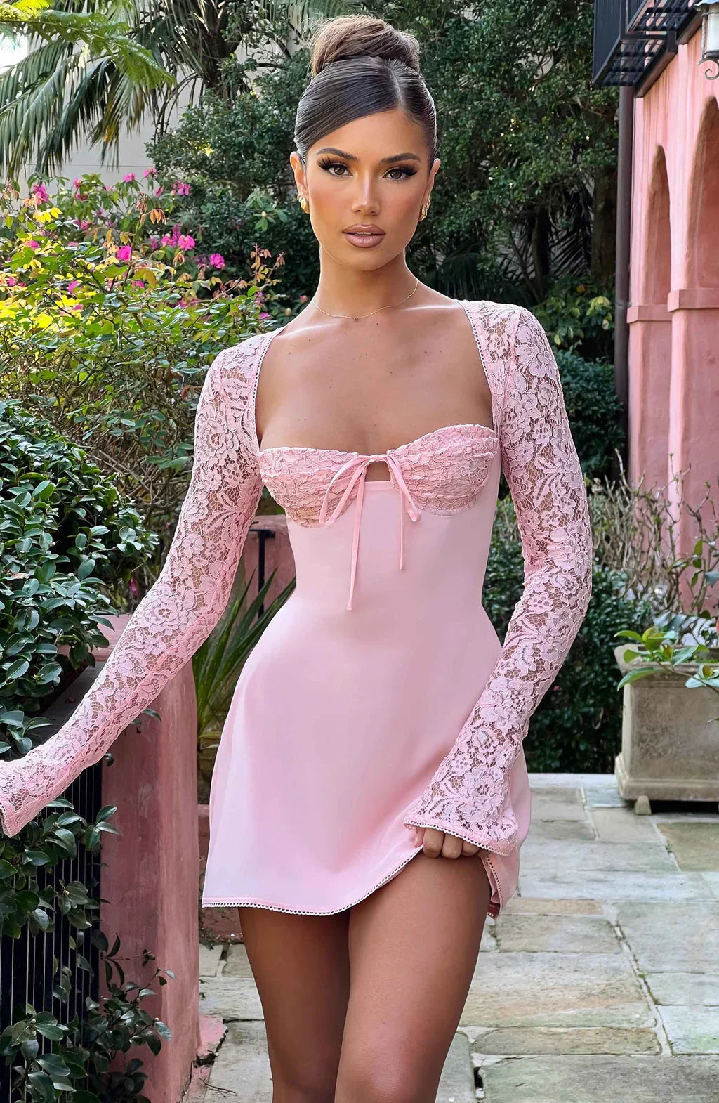 Robe Courte Été Rose Manches en Dentelle 1 Coloris | ROBEMODE