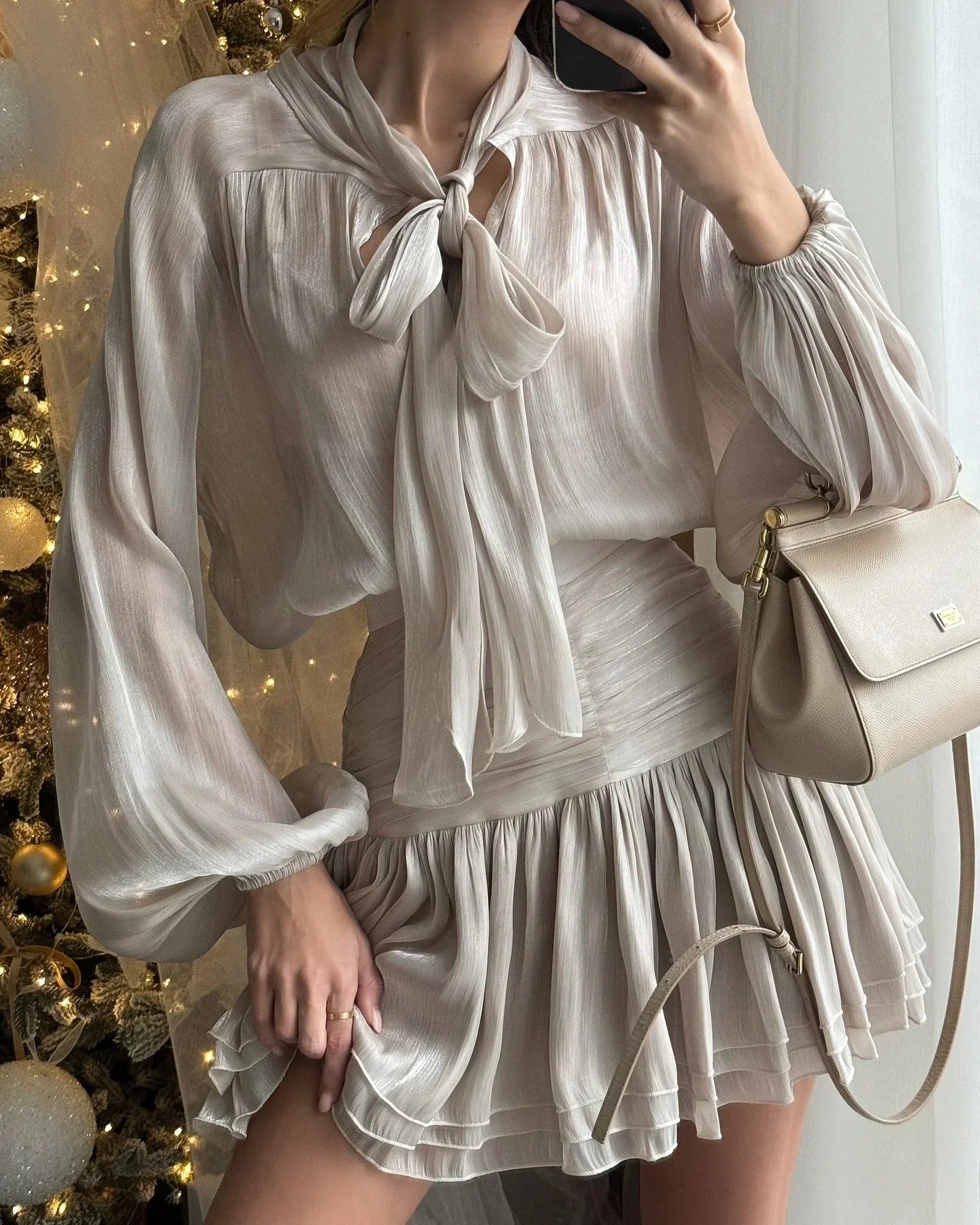 Robe Courte Fluide Brillante Manches Ballon 1 Coloris | ROBEMODE