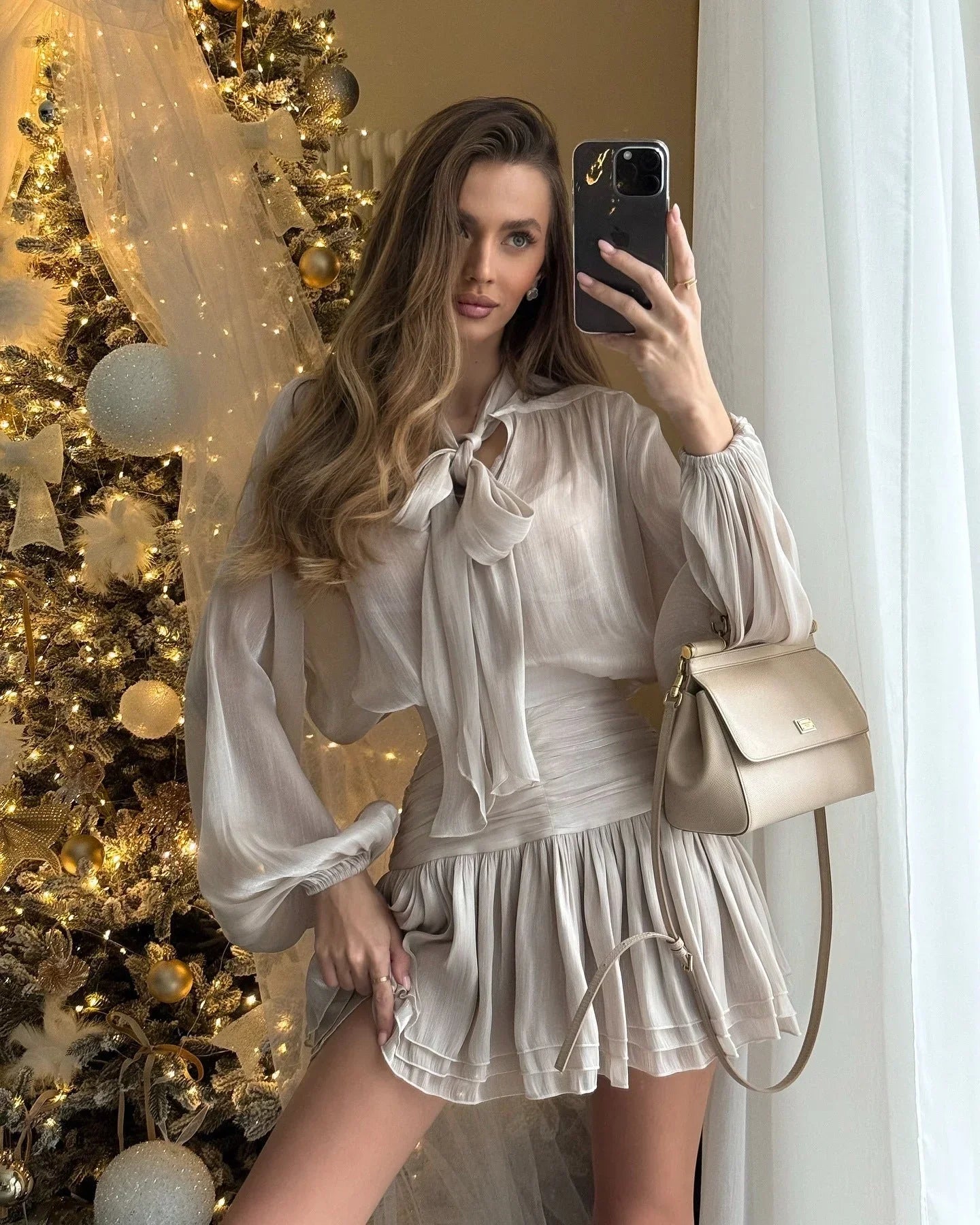 Robe Courte Fluide Brillante Manches Ballon 1 Coloris | ROBEMODE