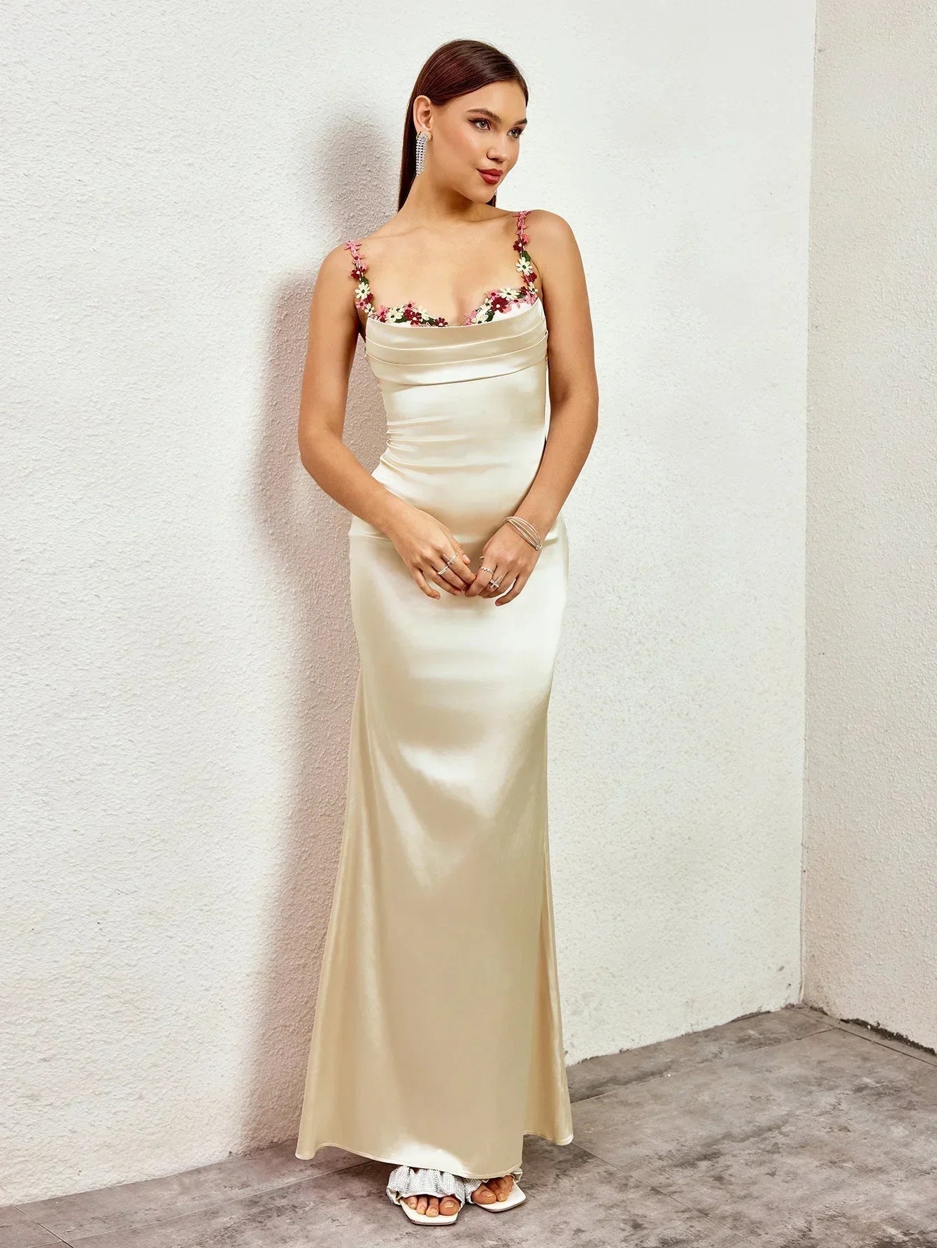 Robe Longue Satinée Ornements Floraux Soirée 4 Coloris | ROBEMODE