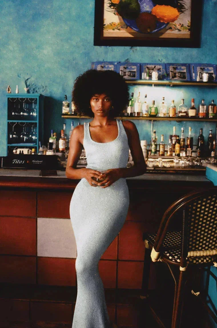 Robe longue femme bleu glacé sans manches ajustée | Coupe féminine + Style élégant + Facile à accessoiriser – ROBEMODE