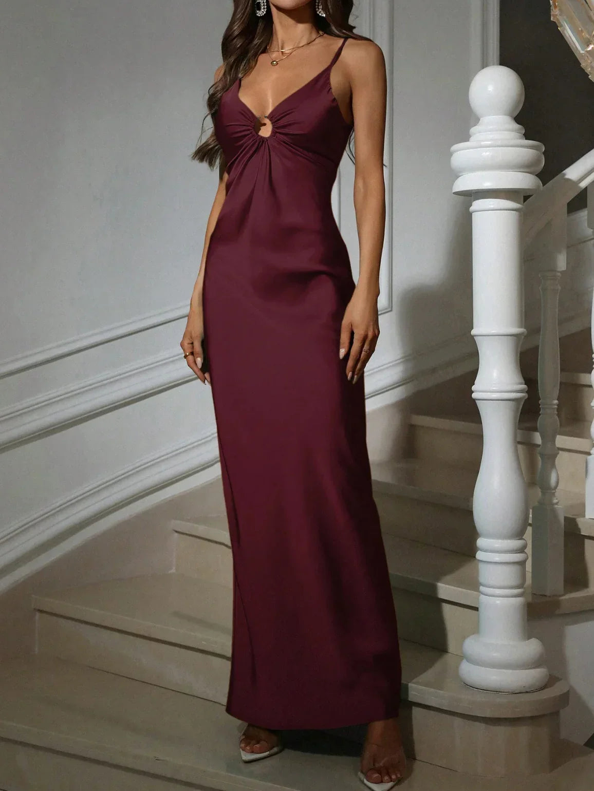 Robe longue femme bordeaux avec bretelles fines et découpe | Coupe féminine + Style élégant + Facile à accessoiriser – ROBEMODE