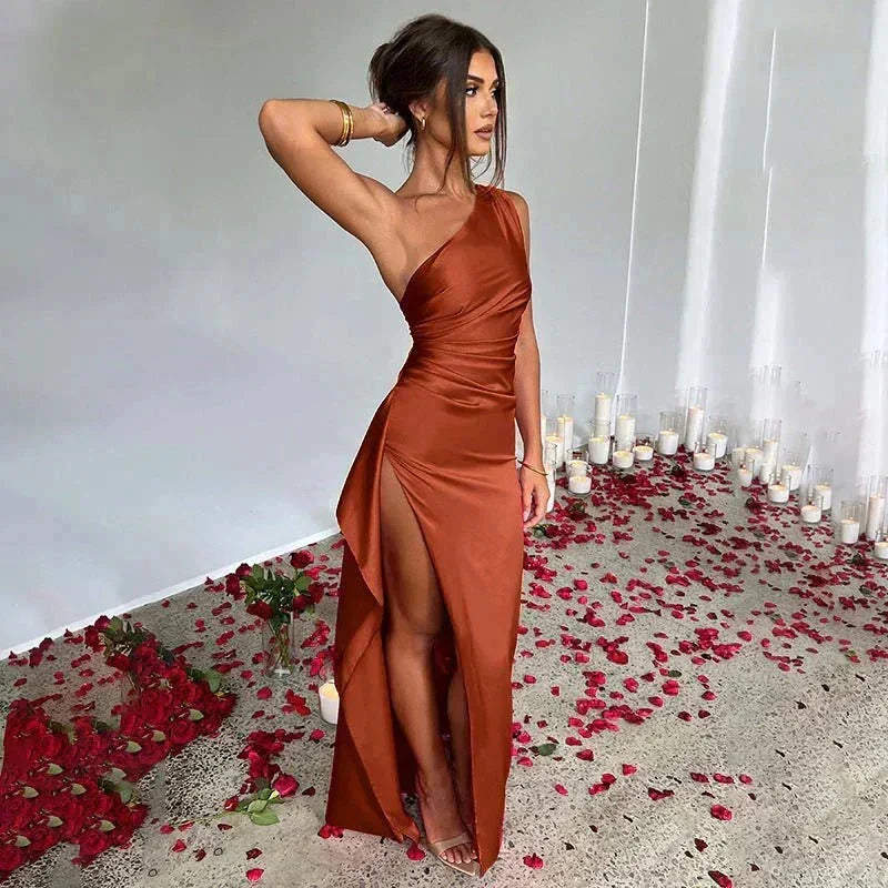 Robe Longue Fendue Une Épaule Effet Satin 8 Coloris | ROBEMODE