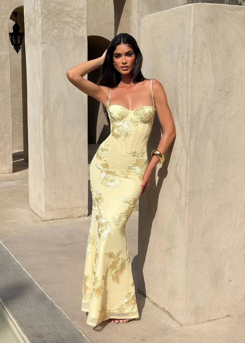 Robe longue femme jaune broderie florale | Coupe féminine + Style élégant + Facile à accessoiriser – ROBEMODE
