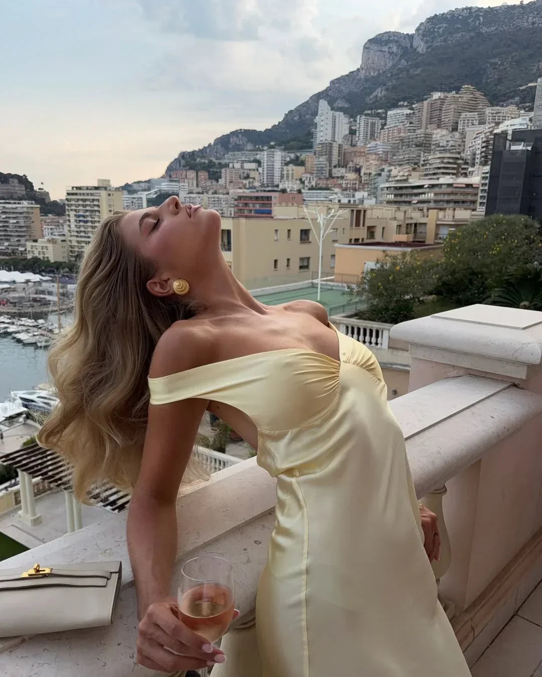 Robe longue femme jaune epaules denudees | Coupe féminine + Style élégant + Facile à accessoiriser – ROBEMODE