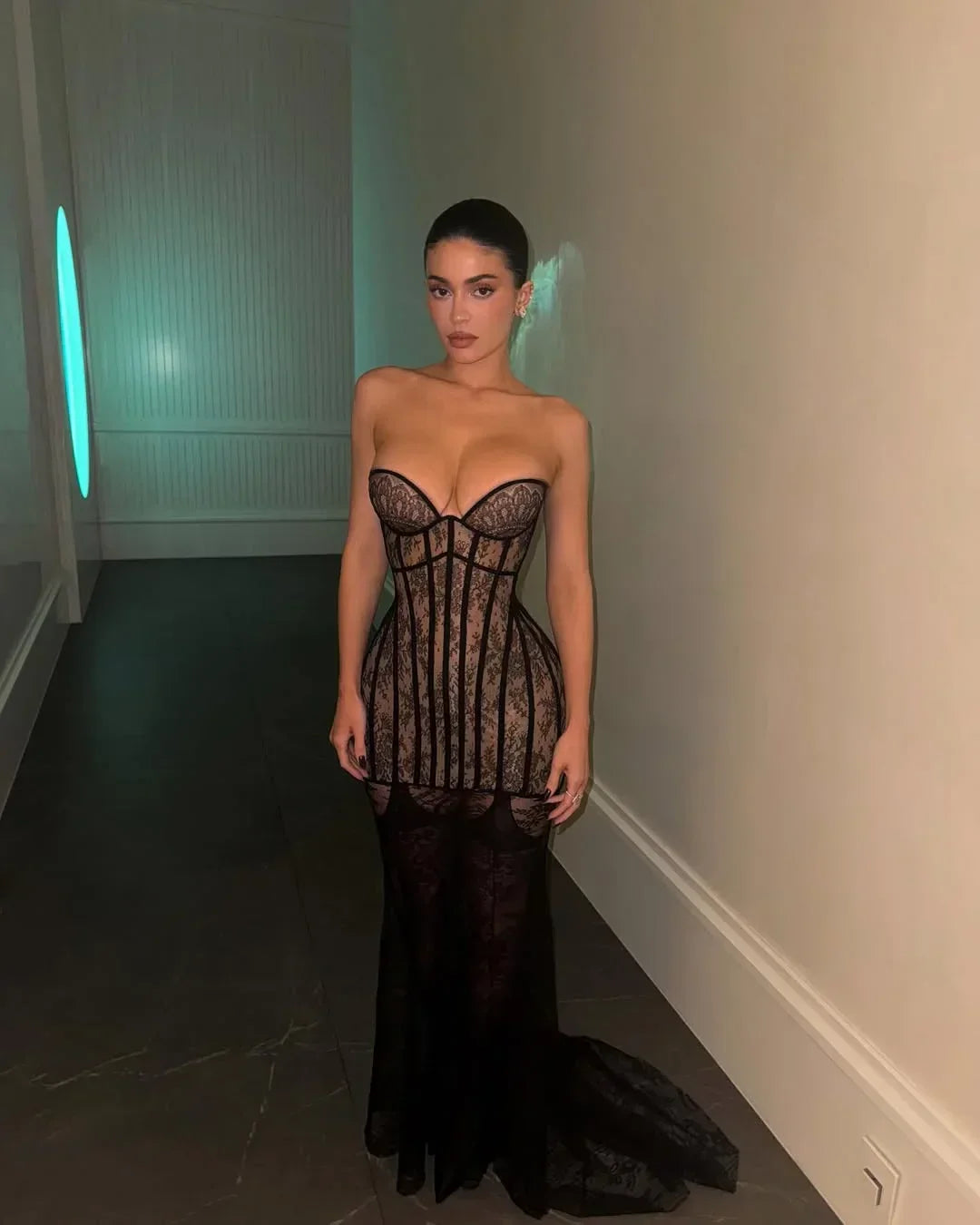 Robe longue noire bustier en dentelle | ROBEMODE