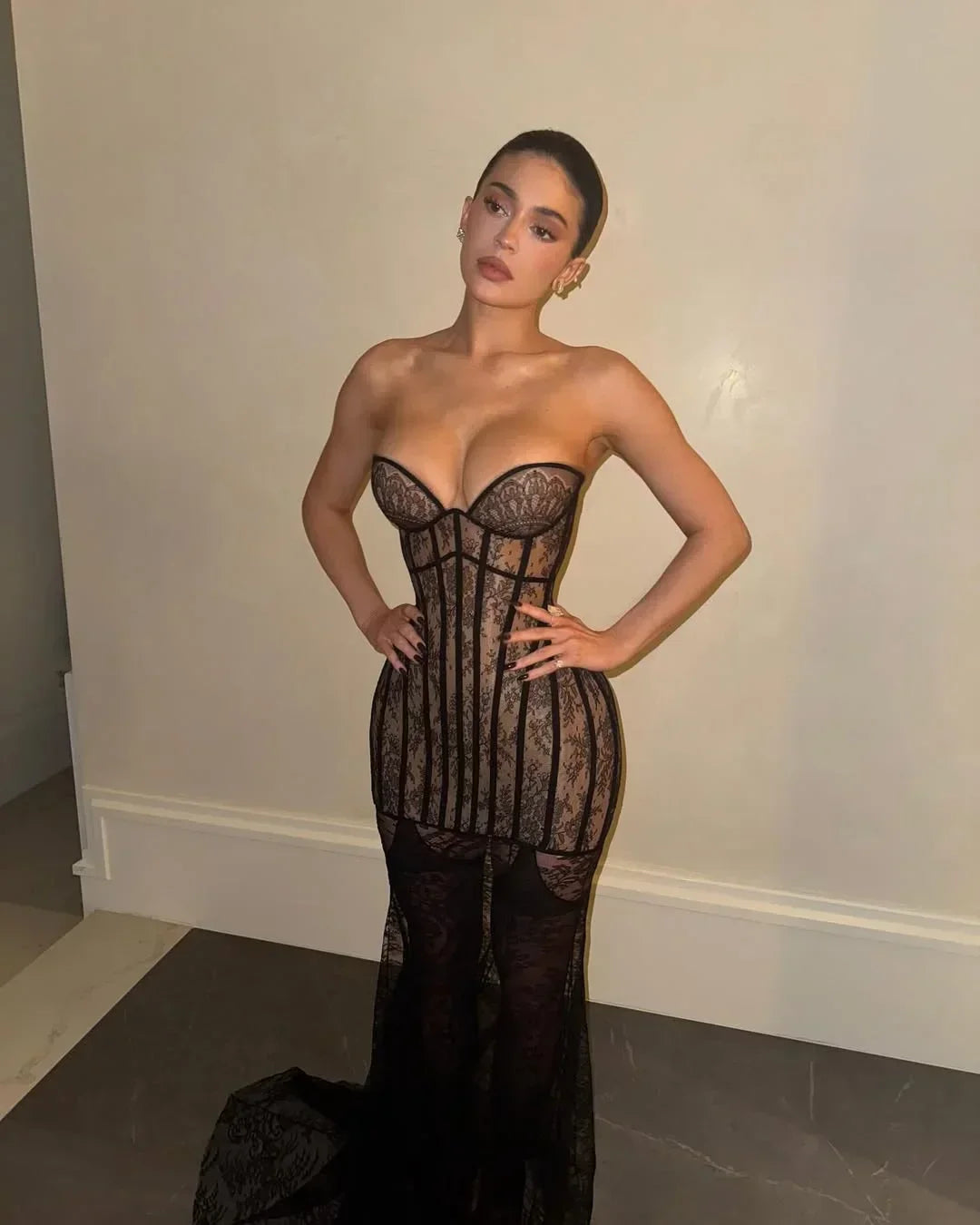 Robe longue noire bustier en dentelle | ROBEMODE