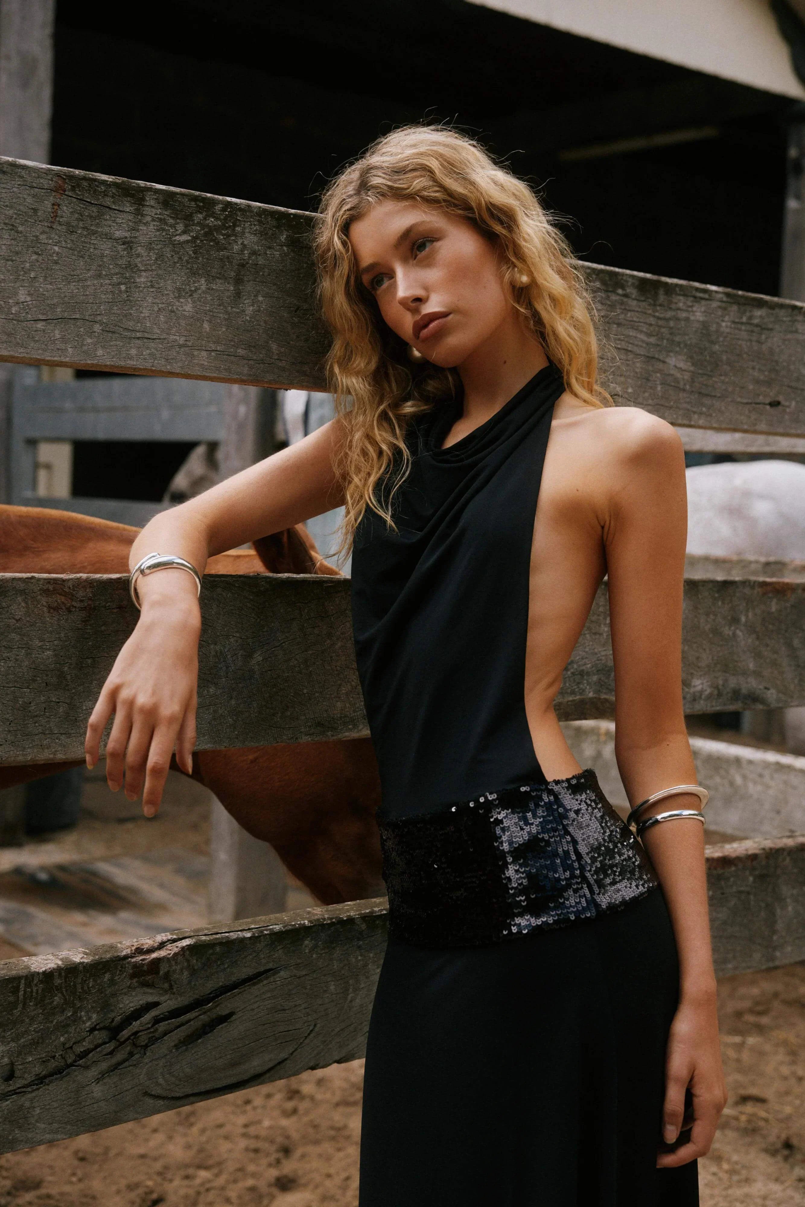 Robe Longue Femme Noire Dos Nu Sequins Soirée | ROBEMODE