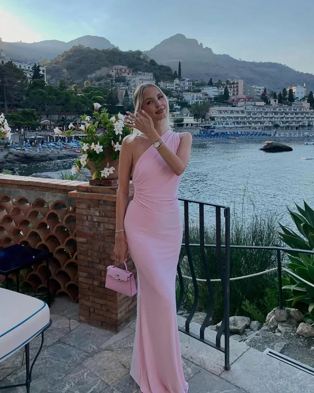 Robe longue femme rose dos nu | Coupe féminine + Style élégant + Facile à accessoiriser – ROBEMODE