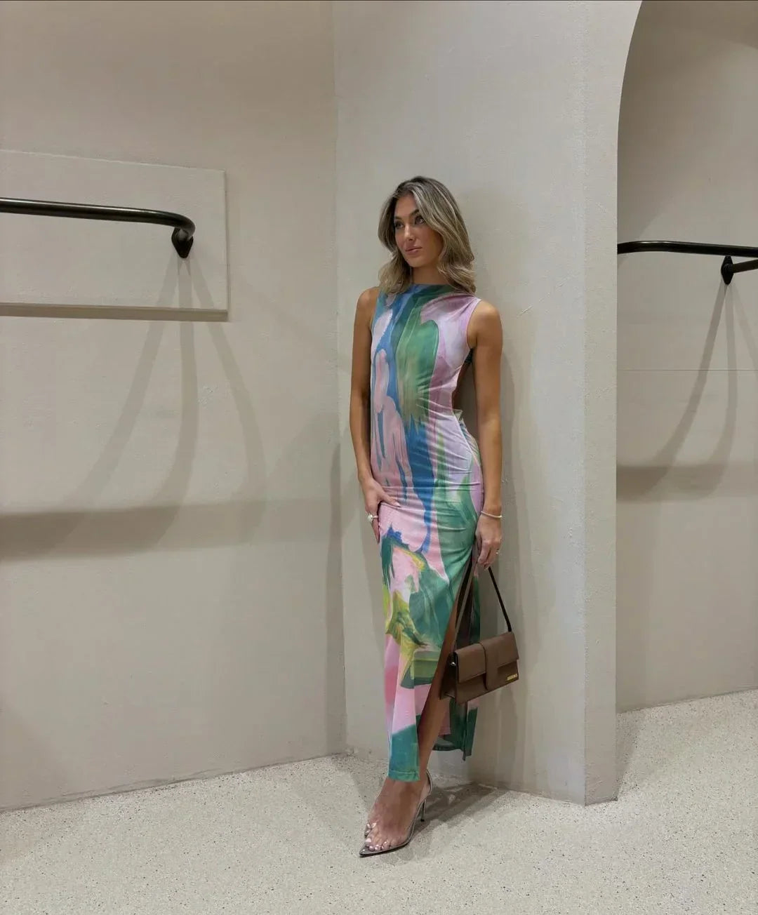 Robe longue femme imprimé tropical multicolore ajustée | Coupe féminine + Style élégant + Facile à accessoiriser – ROBEMODE