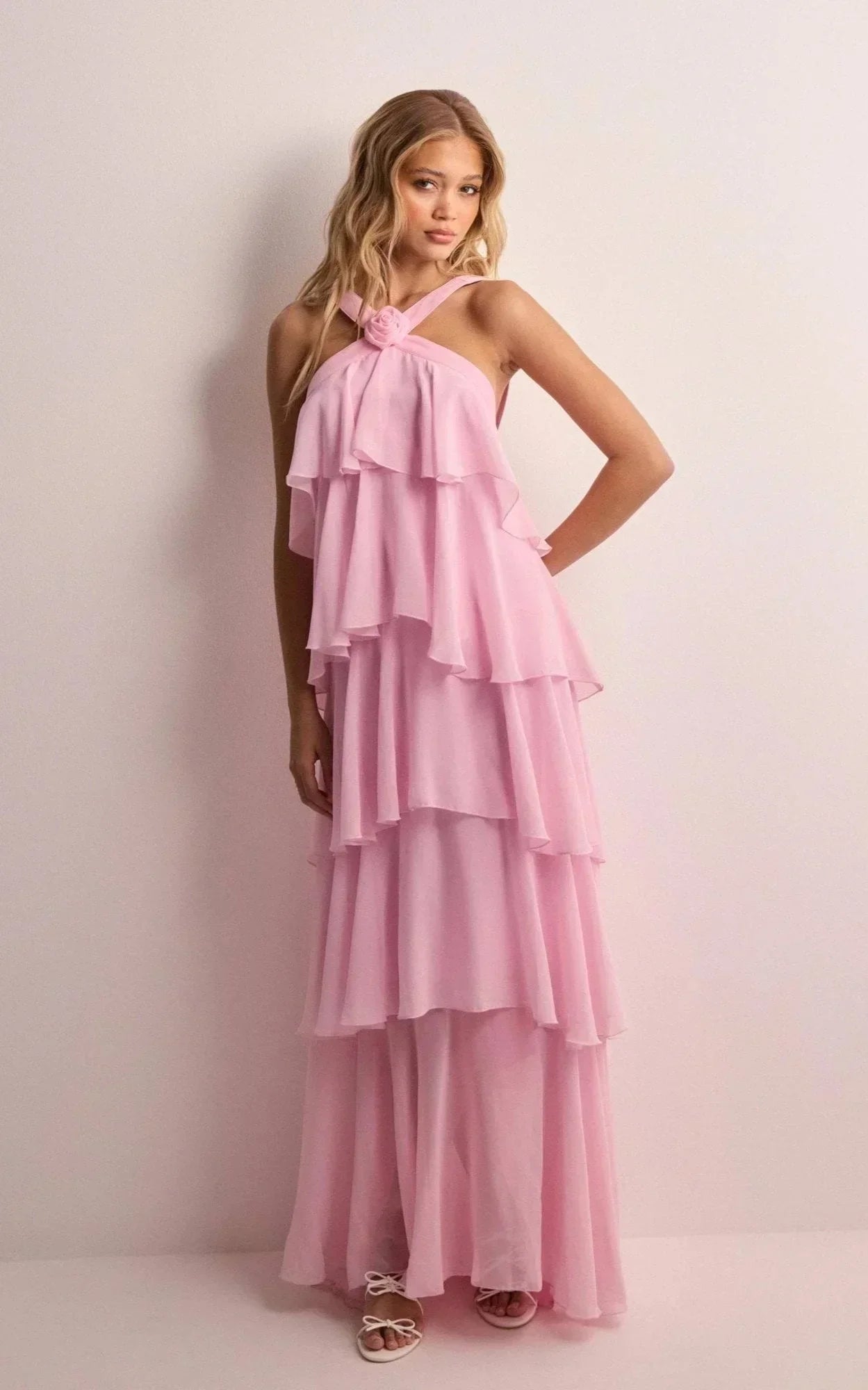 Robe longue rose col licou volants floraux