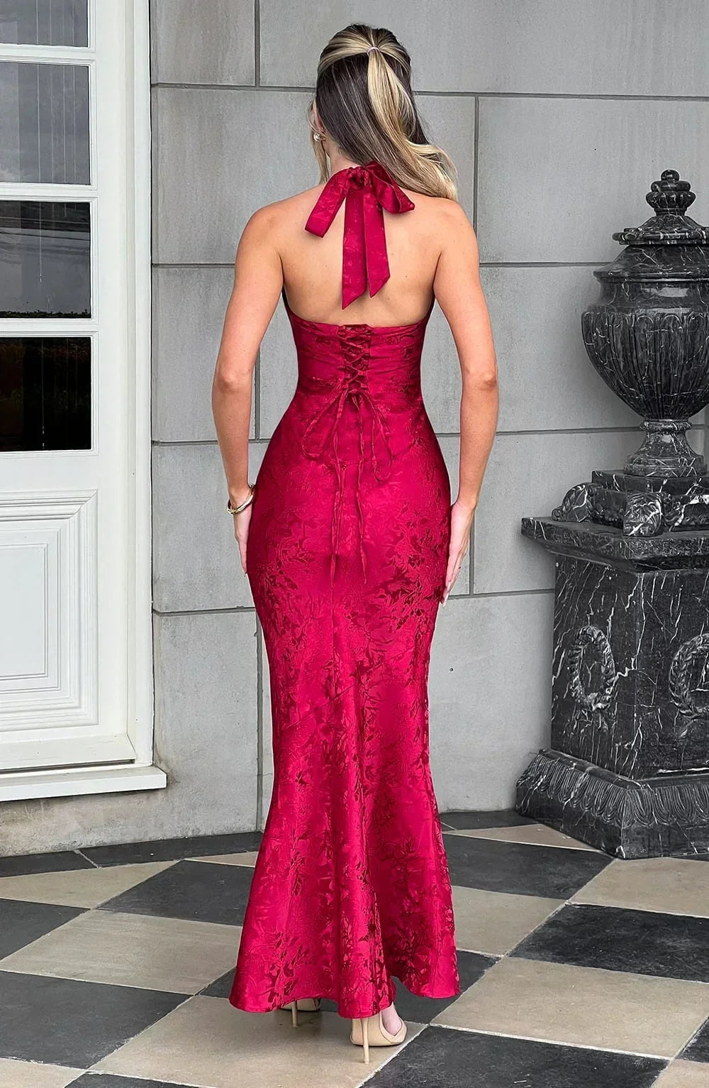 Robe longue rouge col licou avec nœud soirée | Coupe féminine + Style élégant + Facile à accessoiriser – ROBEMODE