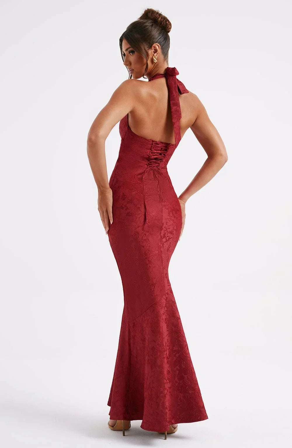 Robe longue rouge col licou avec nœud soirée | Coupe féminine + Style élégant + Facile à accessoiriser – ROBEMODE