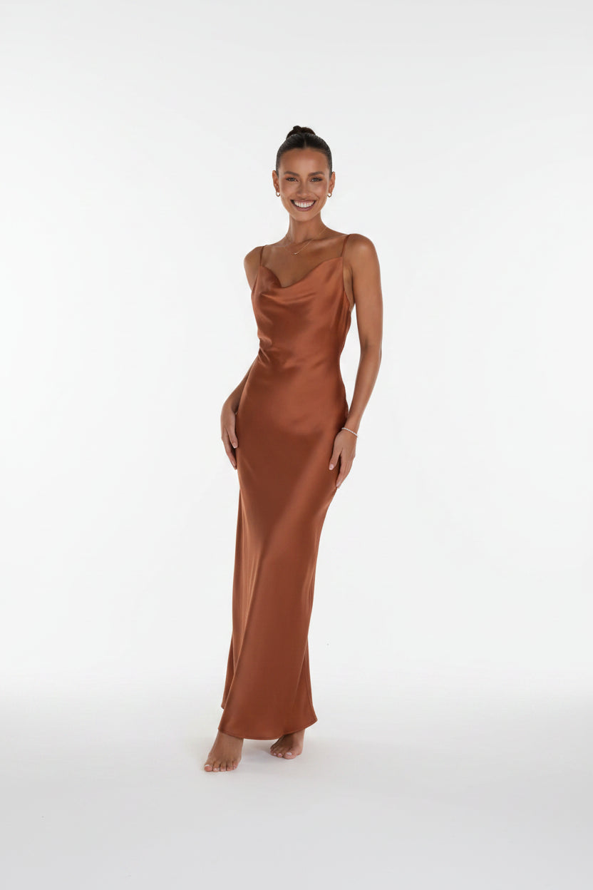Robe Longue Satinée Col Bénitier Sans Manches Femme | Élégante Soirée 4 Coloris | ROBEMODE