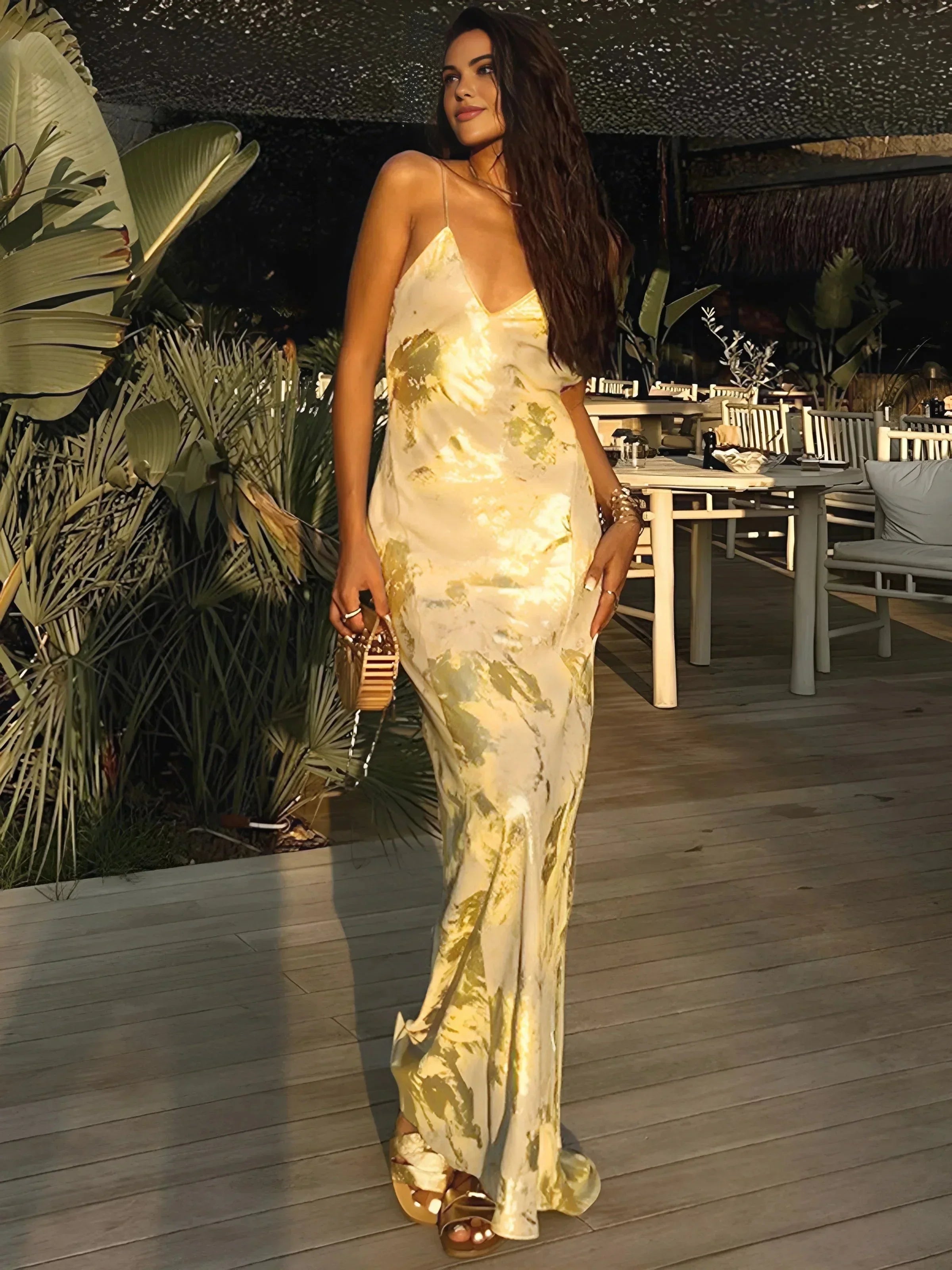 Robe longue soirée dorée imprimé floral bretelles fines | ROBEMODE