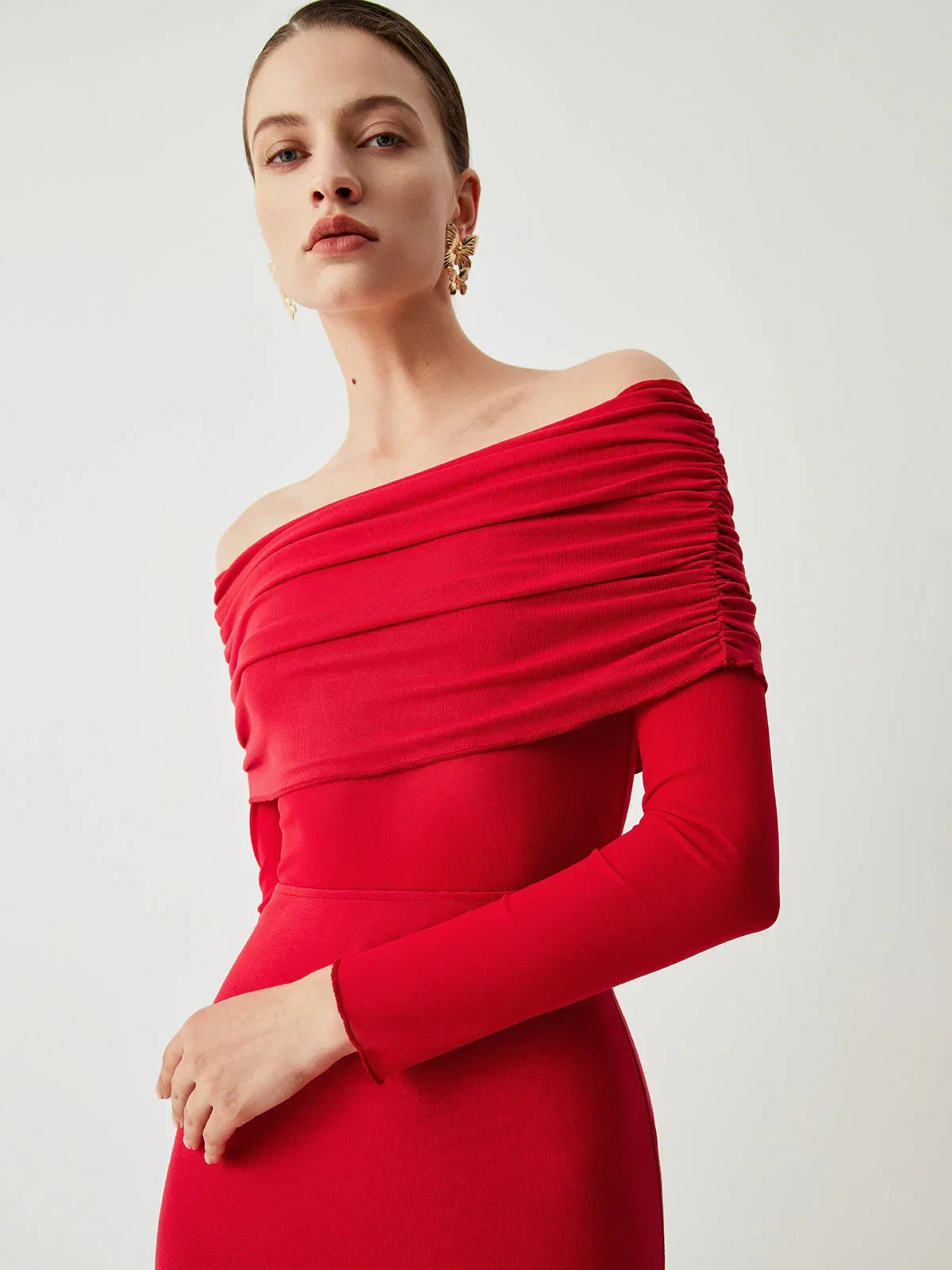Robe longue soirée ajustée épaules dénudées manches longues | Coupe féminine + Style élégant + Facile à accessoiriser – ROBEMODE