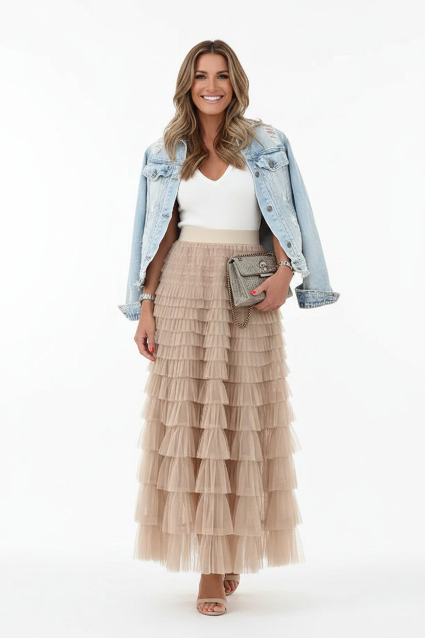 Jupe longue femme à volants beige et débardeur blanc