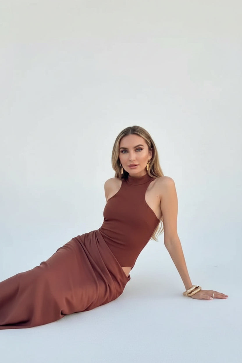 Robe longue soirée col halter avec découpes drapées | ROBEMODE